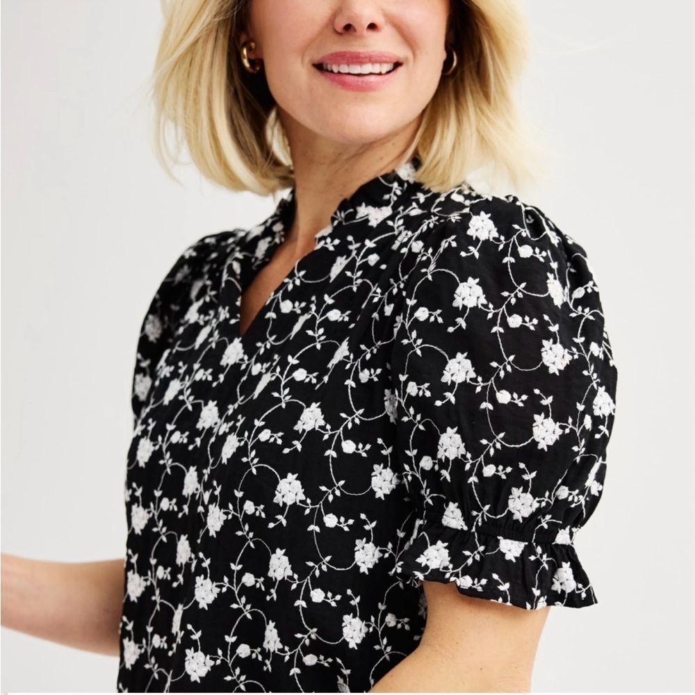 Draper James | Embroidered Floral Short Sleeve Top size XXL